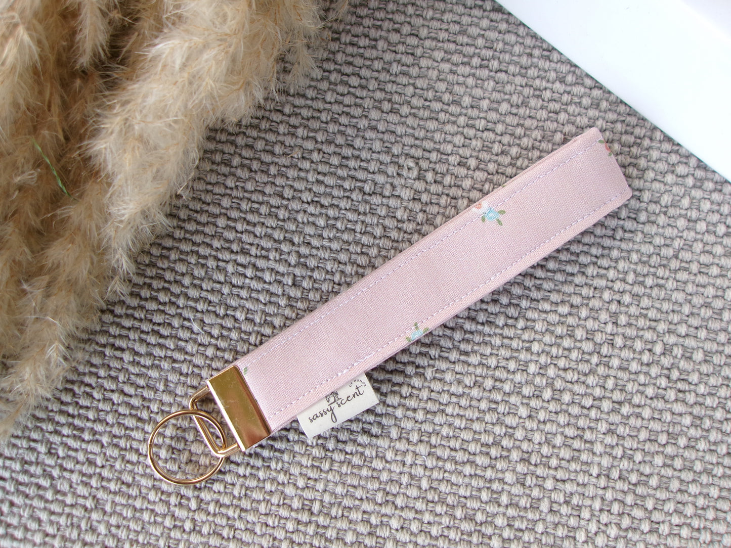 Sweet Daisy Keychain Holder