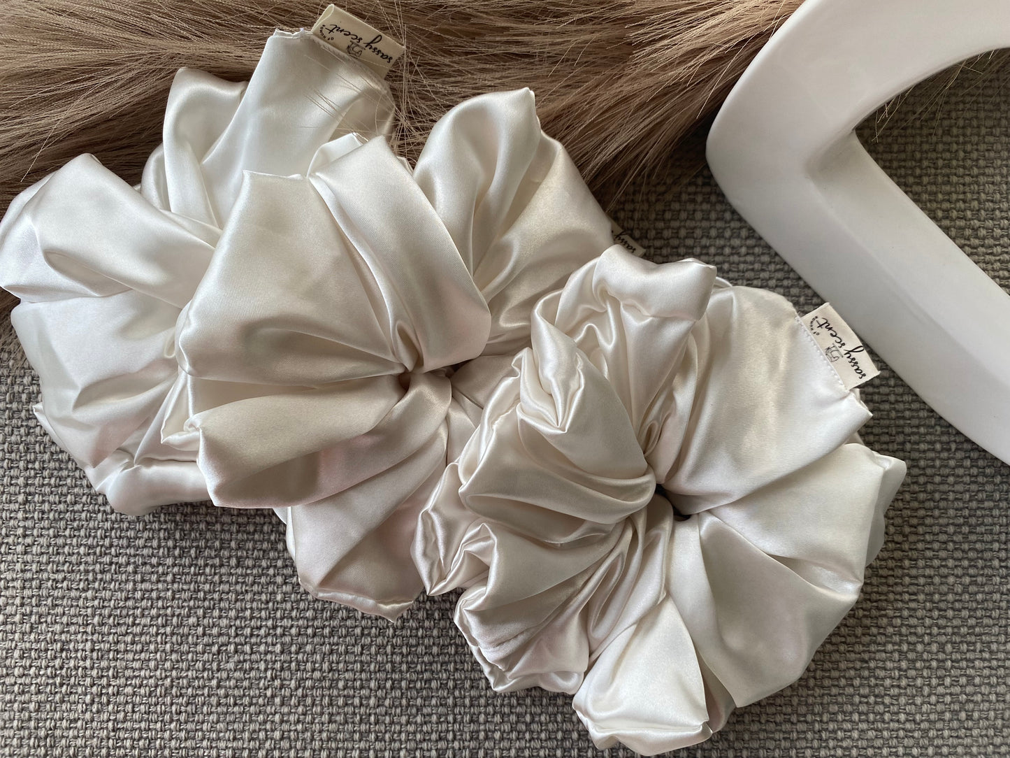 IVORY SCRUNCHIES