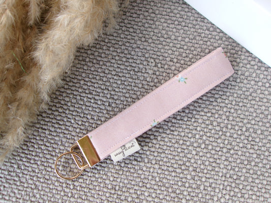 Sweet Daisy Keychain Holder