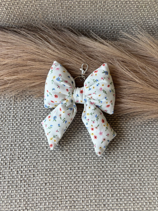 Pretty Lily Bow Keychain Holder